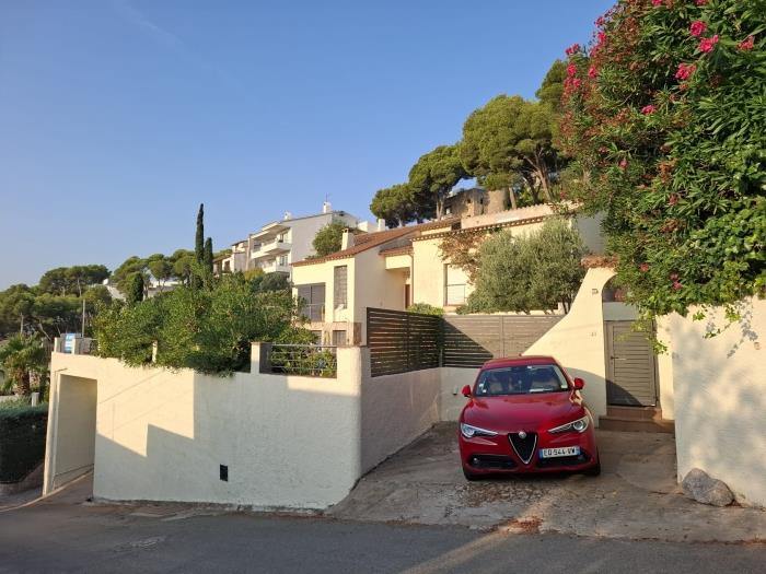 Vila amb piscina privada i magnífiques vistes al mar