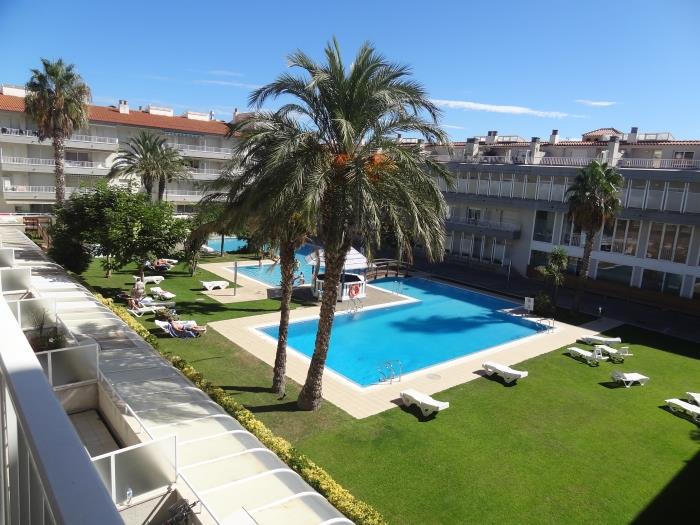 Apartment with private parking space and communal pool