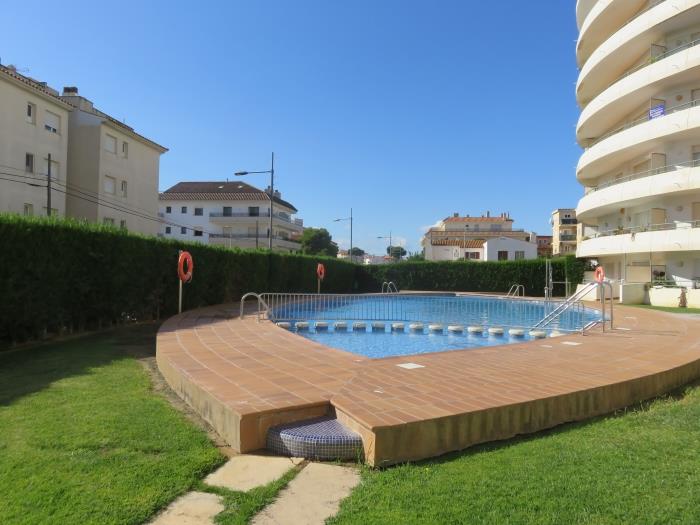 Apartment with sea views located just a few meters from the beach